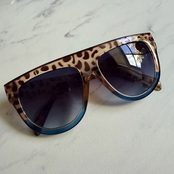 Accessories - NEW Leopard Print with Blue Gradient Women’s Sunglasses